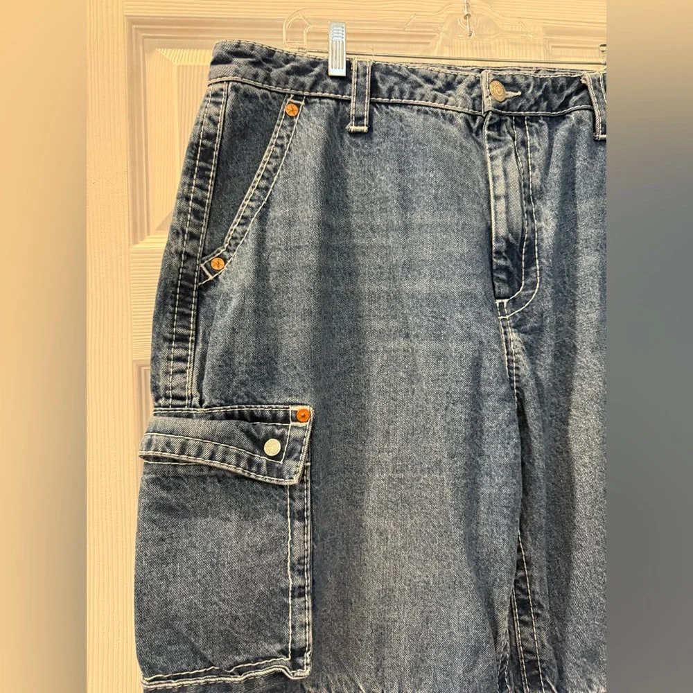 True Religion Baggy Big T Cargo Jeans Zip Knees 38  Pockets‎